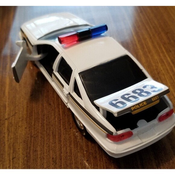 Surete du Quebec Police Road Champs die cast police car 1:43 scale - Picture 9 of 10